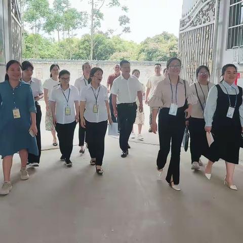 书香校园 阅读圆梦——灵山县烟墩镇古榕小学迎接灵山县“书香校园”评估组到校评估指导