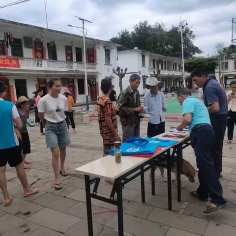畅好居红明社区宣传安全生产、消防安全、禁毒、防范非法集咨等工作。