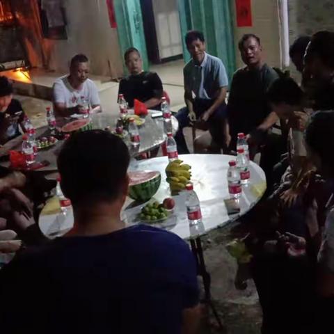 “海棠夜话”听民声、干部谈心、同心解除难题、提升村民致富