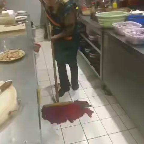 胡集店租赁商户中秋节前安全检查及卫生大扫除