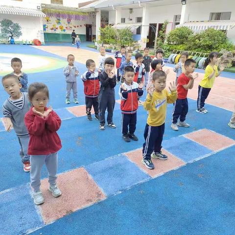 小朋友在幼儿园愉快的一天🎊🍀👫