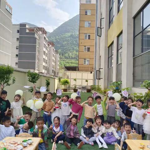 “不负美食，共享时光”六盘水红桥新区石桥幼儿园大二班美食分享活动