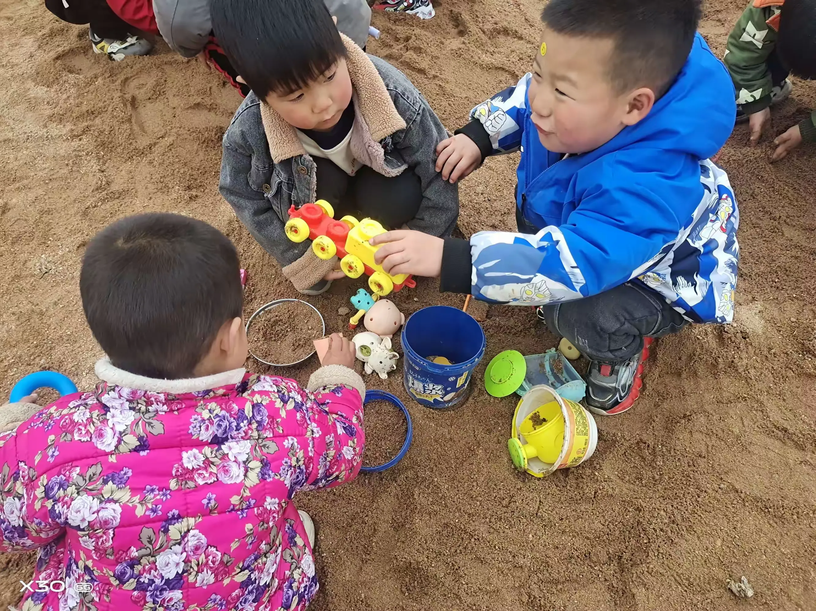 简篇-固河镇中心幼儿园窦集分园游戏案例——沙池玩玩乐