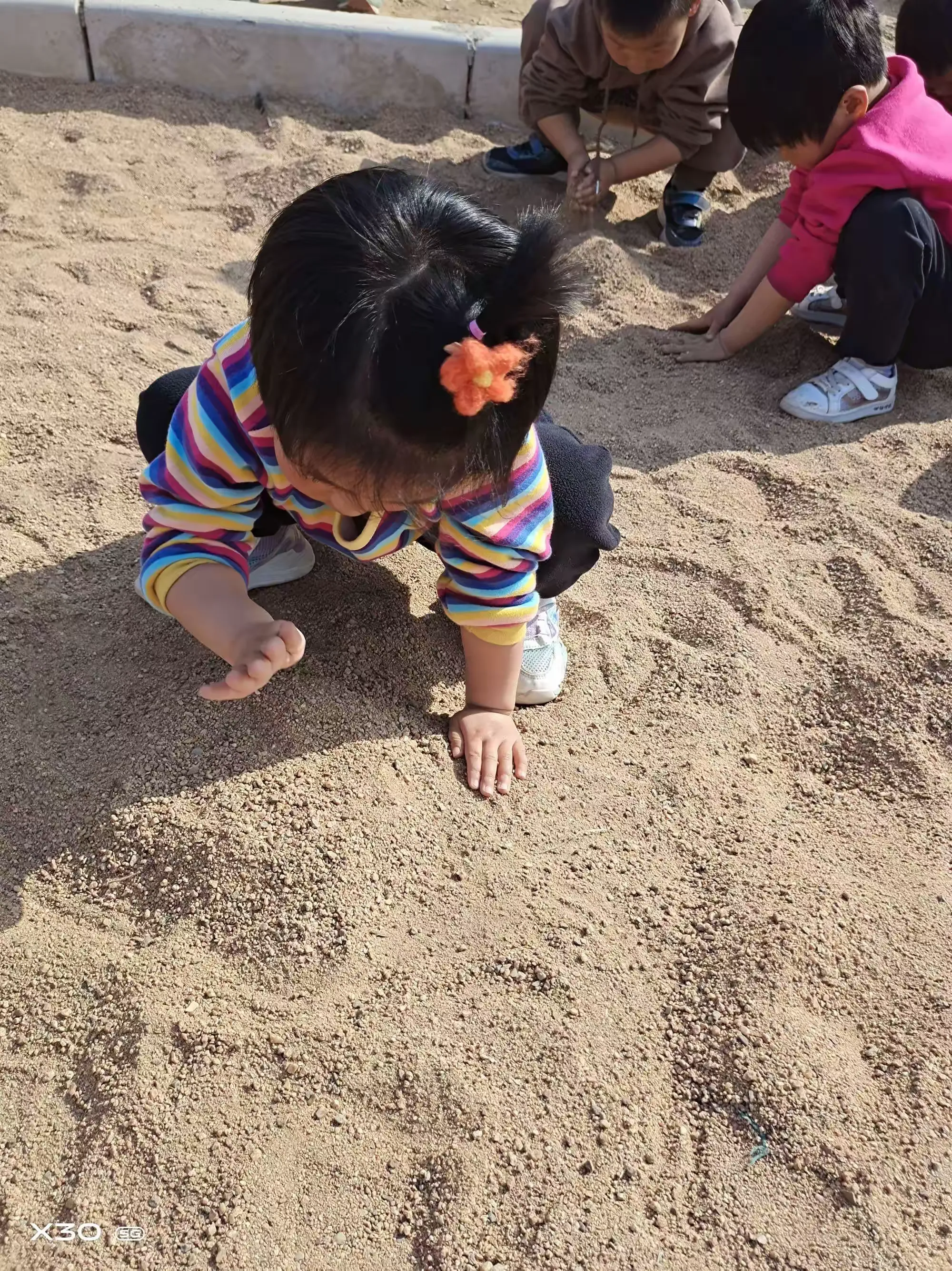 简篇-固河镇中心幼儿园窦集分园游戏案例——沙池玩玩乐