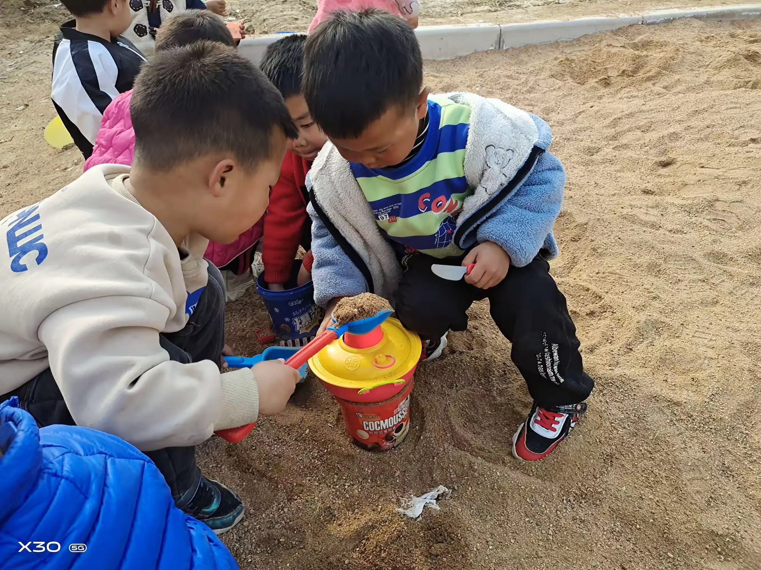 简篇-固河镇中心幼儿园窦集分园游戏案例——沙池玩玩乐