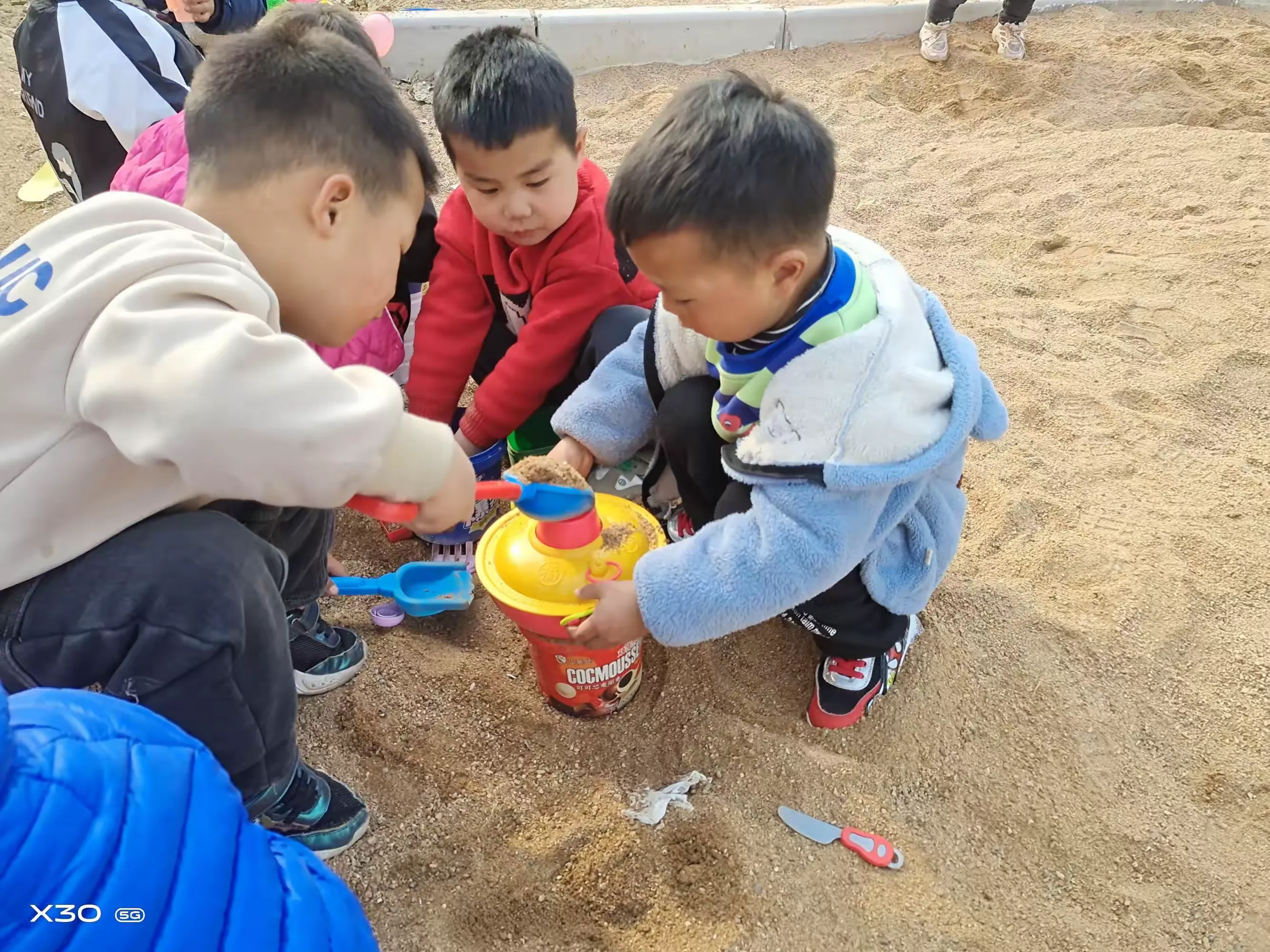 简篇-固河镇中心幼儿园窦集分园游戏案例——沙池玩玩乐