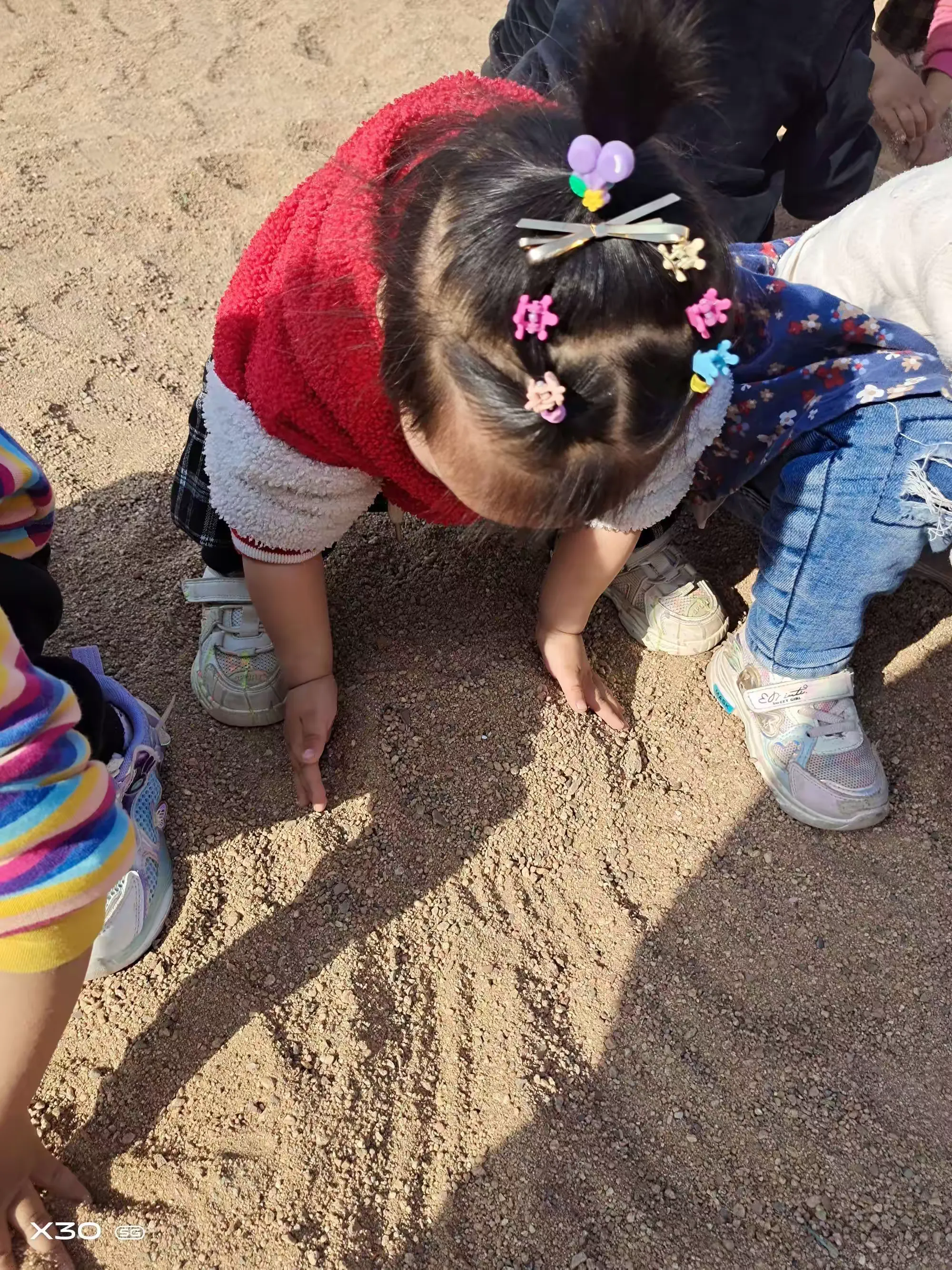 简篇-固河镇中心幼儿园窦集分园游戏案例——沙池玩玩乐