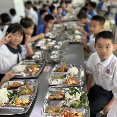 东莞市光正实验学校，邀请一年级家长试餐 —打造放心食堂