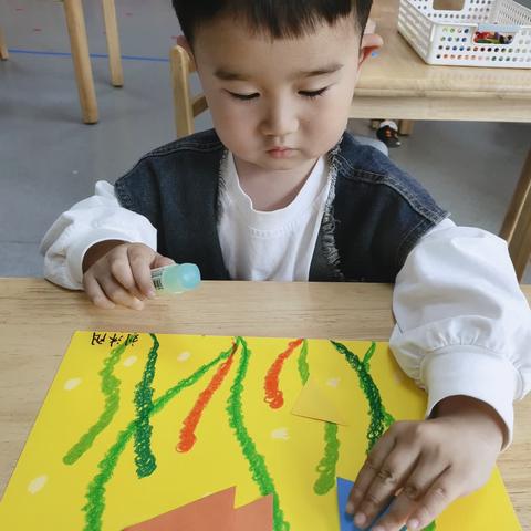 为了更好地了解全体幼儿的生长发育状况，促进幼儿健康成长，2024年5月9日下午，郭店卫生院的医护人员来我园为。