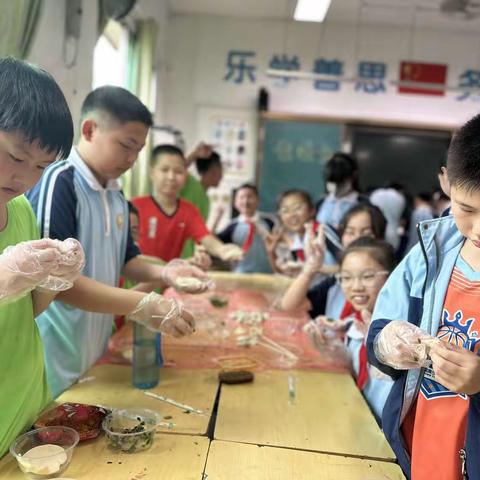 小手包出大情怀—记1706班包饺子活动