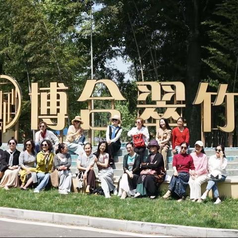 老年大学2022级民族舞表演班课外活动