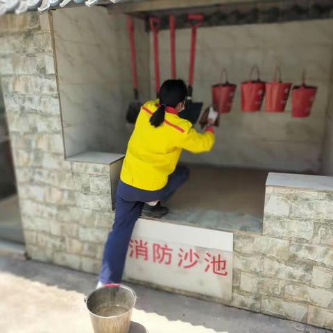 马龙天弘加油站开展设备设施维护