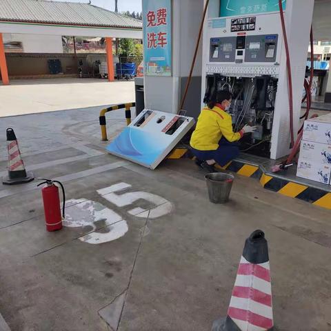马龙天弘加油站开展安全培训