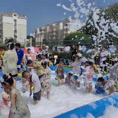 “泡沫之夏，奇幻泡泡趴”辰光幼儿园泡沫之夏活动