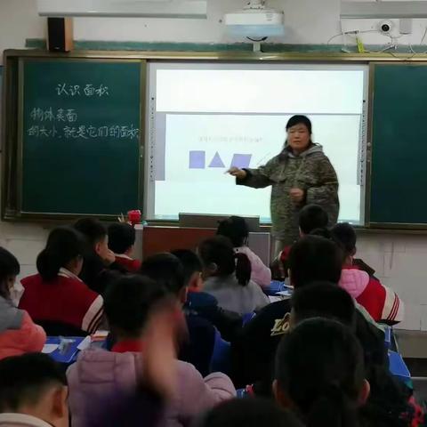 聚力主题教学 促进专业成长——东门小学三、四年级数学研讨课纪实