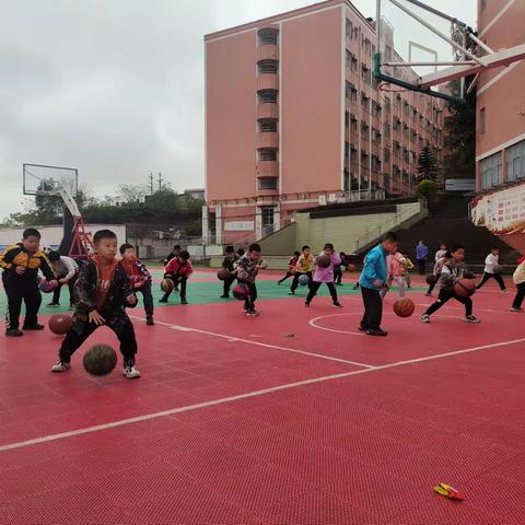 快乐篮球——泸县龙城俱乐部喻寺小学分训点 1—3年级篮球班训练花絮（8）