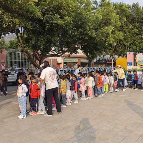 “走进小学，感悟成长”——红塔区洛河彝族乡中心幼儿园大班见习活动剪影