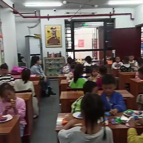 永顺县红宇美术学校上午造型班橡皮泥课