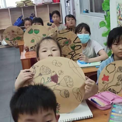 红宇美术学校尚美班线描课《诗意莲蓬》