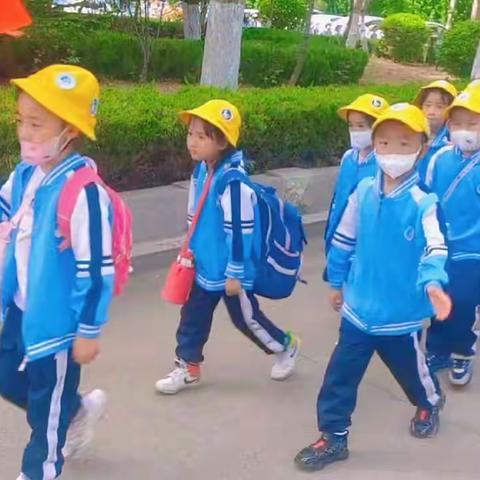 寻找最美的春天——英才小学一年级六班研学旅行记实。