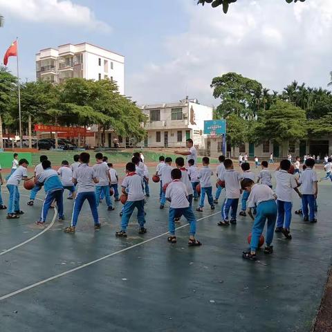 澄迈县文儒中心学校少年宫之“篮球社团”活动简讯