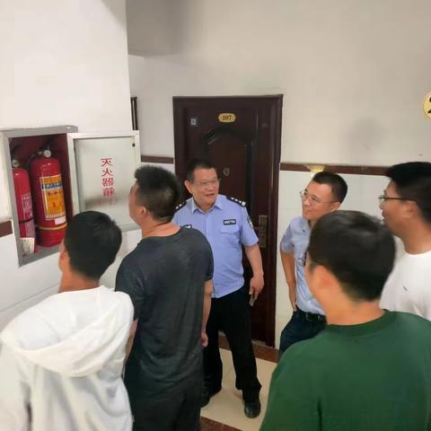 蒋马山背社区开展出租屋消防安全大检查