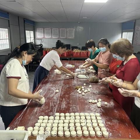 蒋马山背社区开展“喜迎双节巧手做月饼”中秋节月饼DIY活动