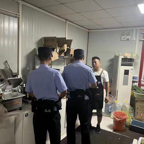 三乡派出所对烧烤摊开展消防夜查
