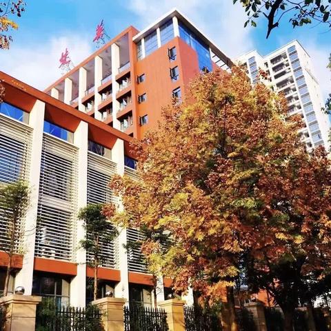 童声诵红色经典 ﻿书香润慧美少年——楚英51班红色诗词会