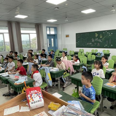 金龙湖小学—12班STEM主题课程《垃圾分类》