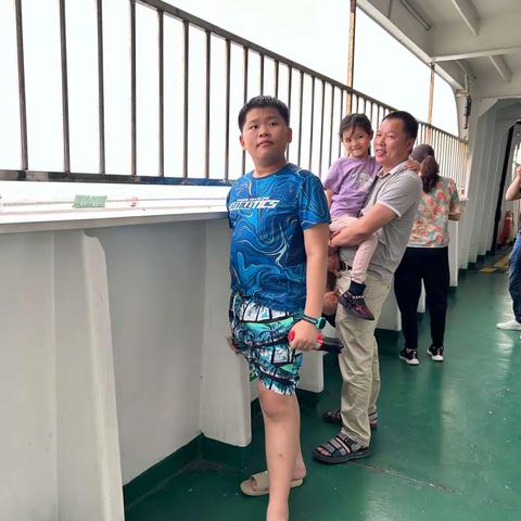 总要去趟海南吧!吹一吹海口的海风，走一走三亚湾的沙滩，看一看南山的文化，感受一下海南的浪漫！