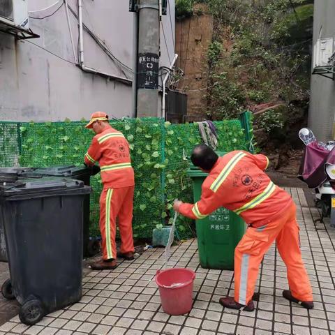 【株洲玉禾田】 果皮箱大擦洗 让城市更靓丽