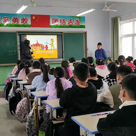 家长进课堂•携手共成长—东环小学五（13)班父母讲堂活动