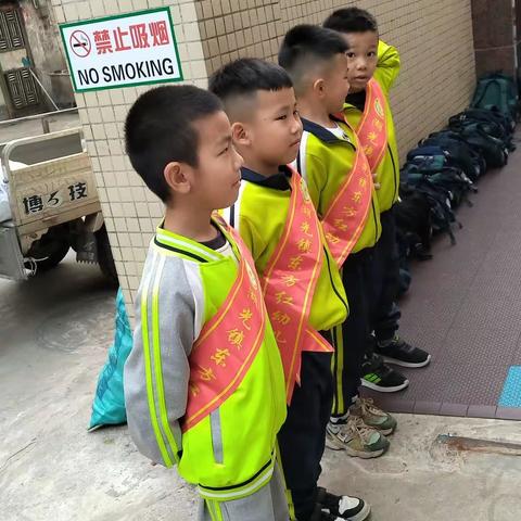 东方红幼儿园大大1班一一每周安全礼仪教育我们是认真的