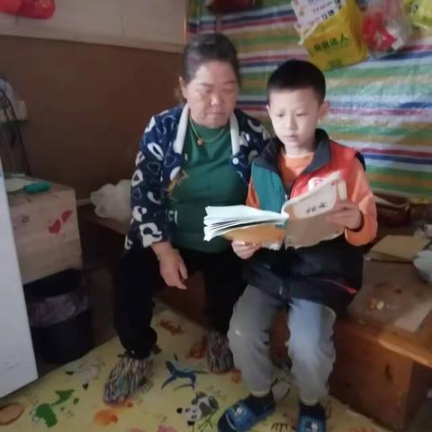 河西小学二（5）班“阅读，悦美，跃成长”亲子共读摄影作品大赛