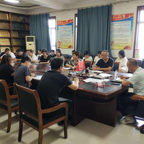 向优秀学校学习，往内涵发展着力———向四平同级学校学习陪读研讨会纪实