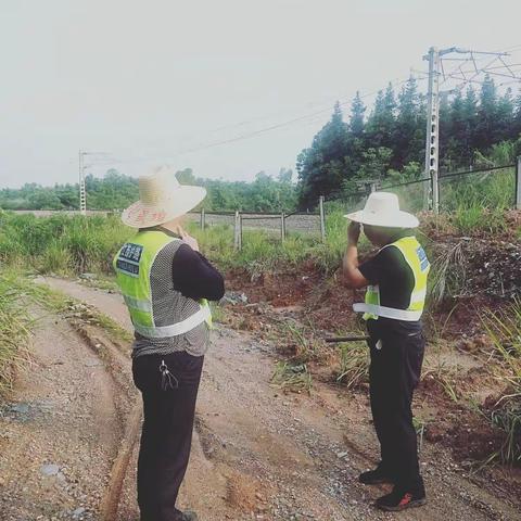 芳溪镇：开展汛期隐患排查，保障铁路安全畅通。