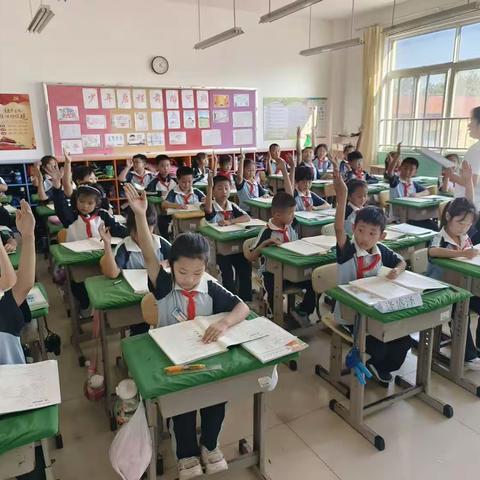 年华作笔 汗水为墨 书写美好未来