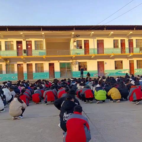 演“练”有方 遇“震”不慌 —— 十一中南校区开展地震预警疏散演练