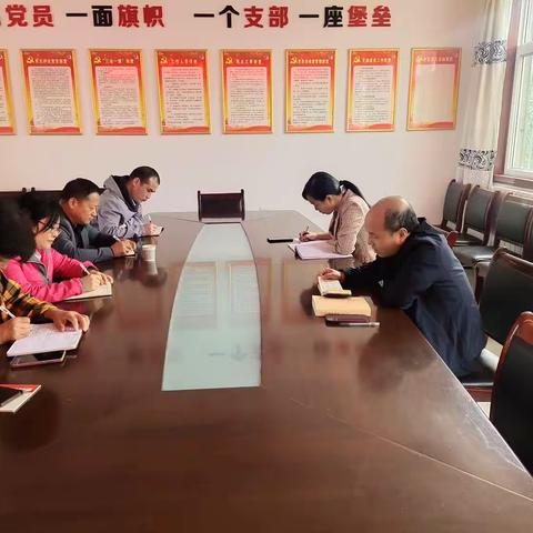 穆寨社区开展主题党日活动