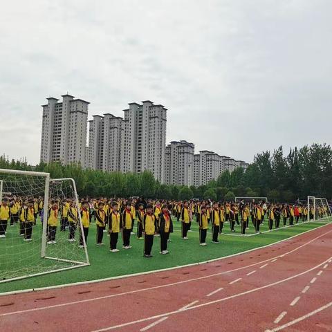 “五一假期，安全出行”——梁山县第一实验小学教育集团（三实小校区）升国旗仪式及主题班队会纪实