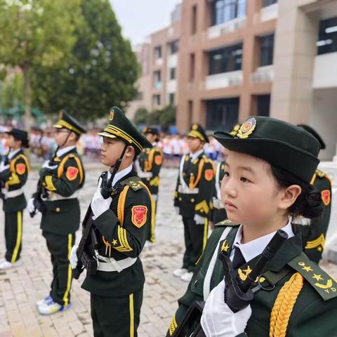 我们与安全同行——安阳市红庙街小学教育集团紫薇校区第二周升旗仪式