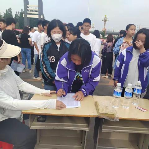 鲜衣怒马韶华行，金榜题名慰征程——魏县第六中学为高考学子助威送行