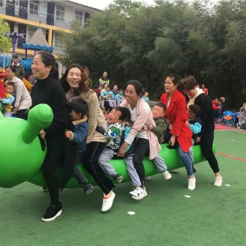 思达幼儿园亲子运动会邀请函