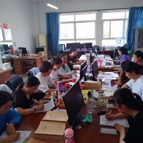 花开忆童年 书写青春卷——学院路小学“难忘的小学生活”综合性学习教研活动