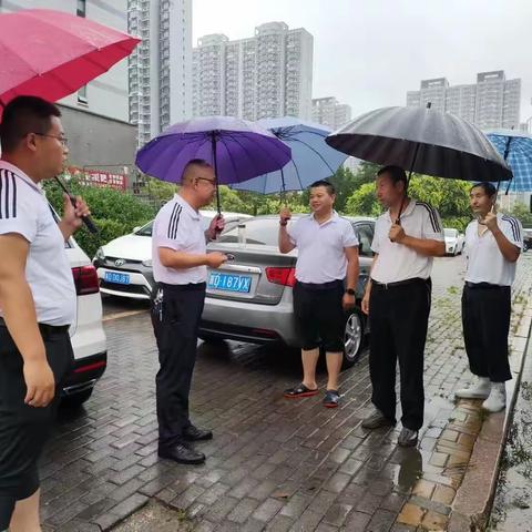 以雨为令，公交人在行动。