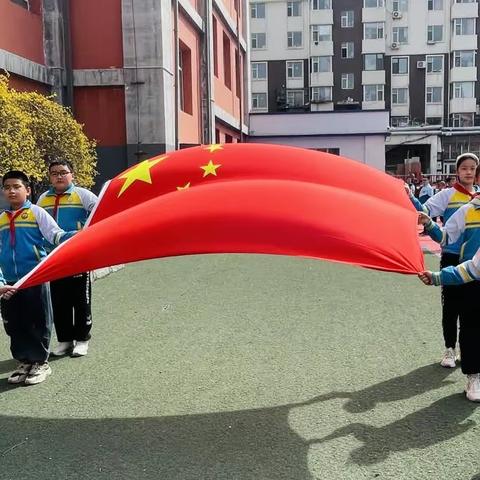 保护环境，美化校园——八道小学举行主题升旗仪式