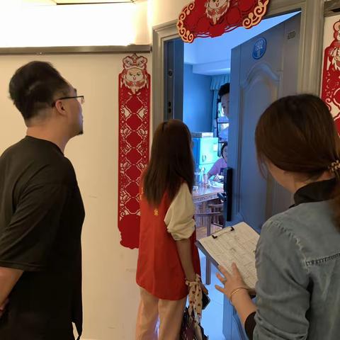 瀛洲街道建海社区积极开展一扇门一扇窗宣传活动