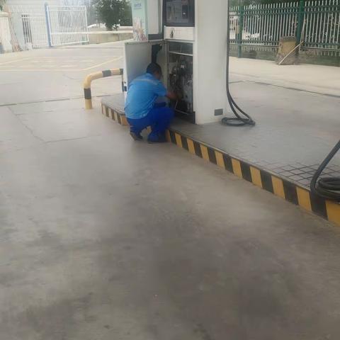 奇台片区东湾加油站提高全员安全防范意识，加强安全生产教育工作“安全生产月”组织全站员工提高安全生产能