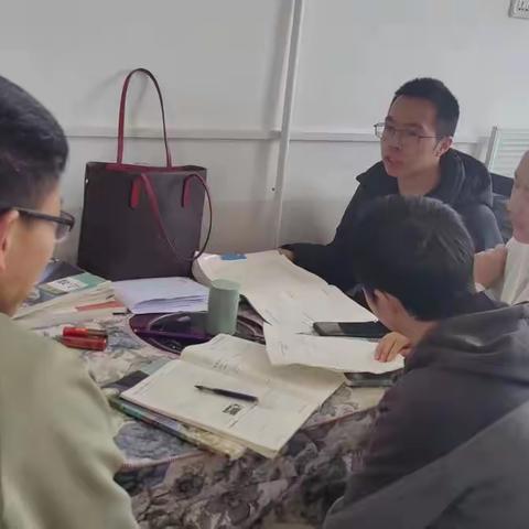 以勒中学高二年级数学学科组召开月考质量分析会